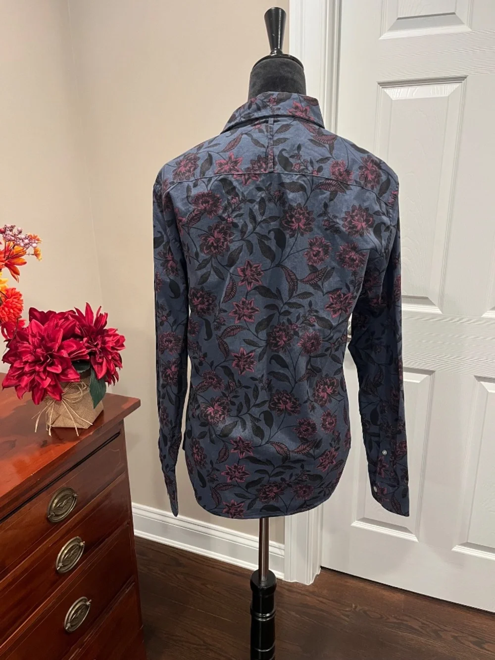 NWT Men’s Banana Republic Dark Blue Floral Print Organic Cotton Button Down S
